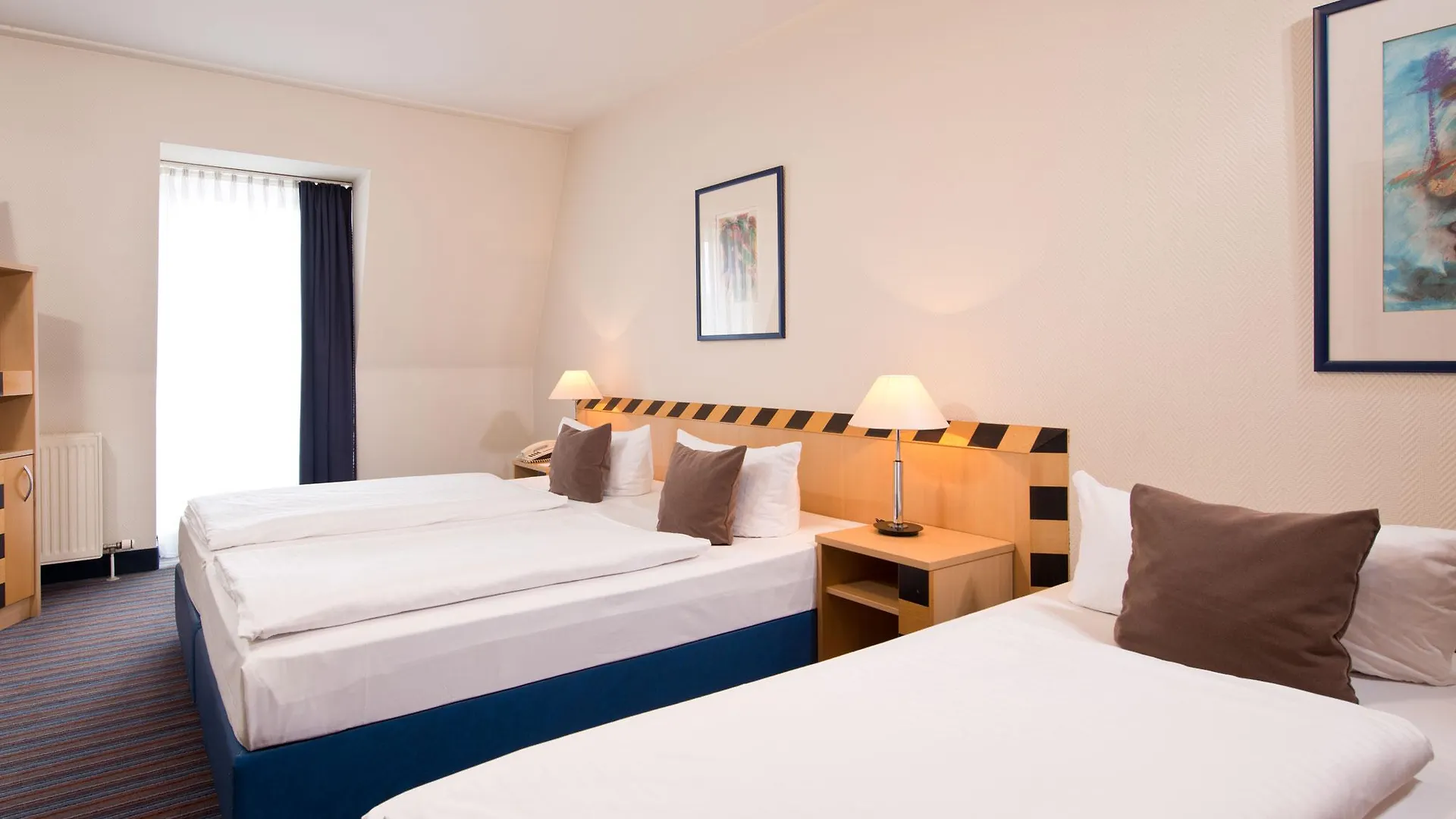Achat Hotel Dresden Elbufer 4*,